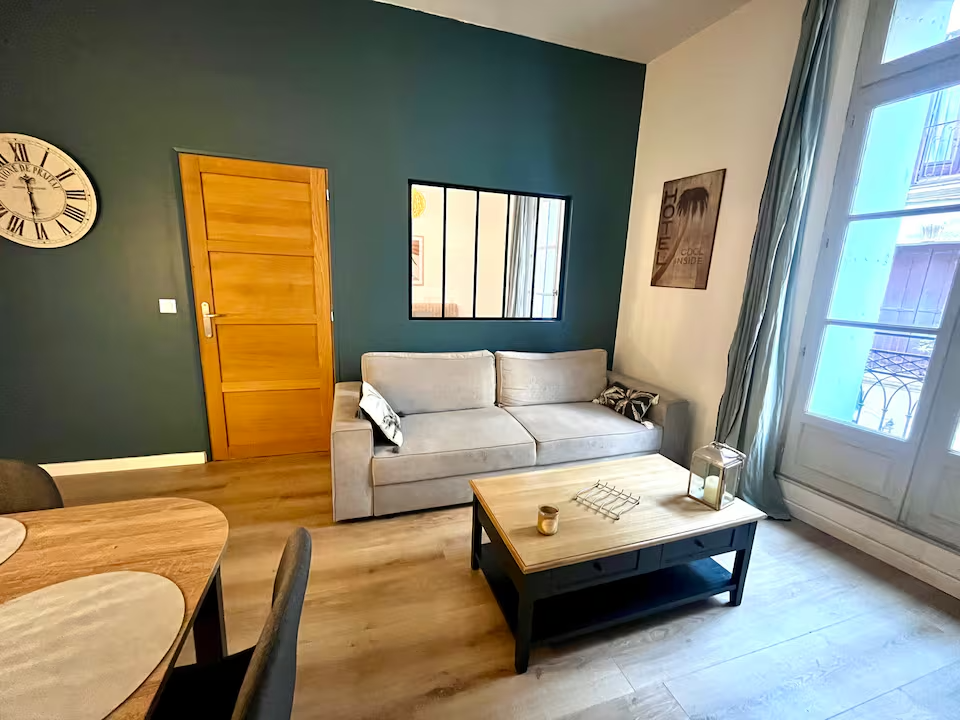 T2 Airbnb d'Anne à Pézenas, top 10% Coup de cœur voyageurs avec 4,94/5 sur Airbnb